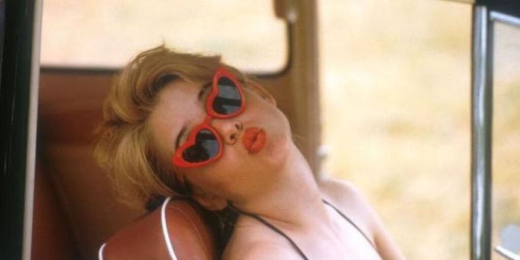 Sue Lyon_ o óculos de coração